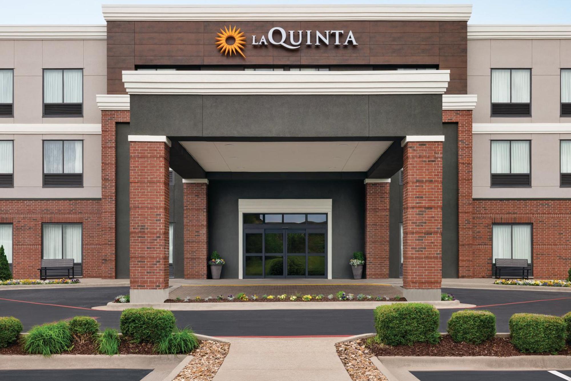 La Quinta By Wyndham Springfield Airport Plaza Hotell Exteriör bild