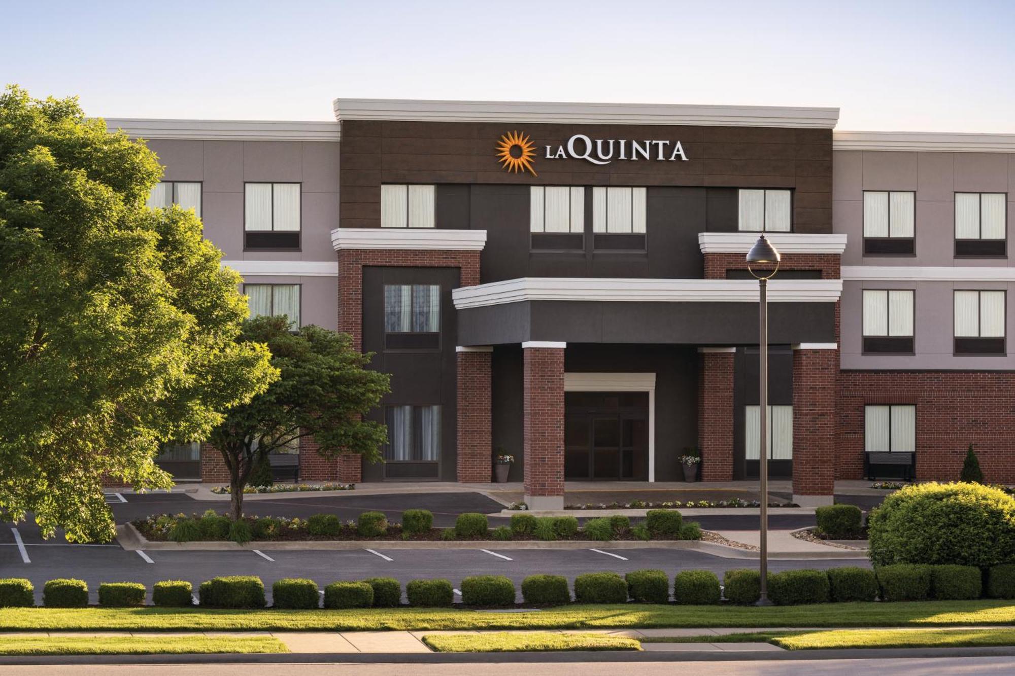 La Quinta By Wyndham Springfield Airport Plaza Hotell Exteriör bild