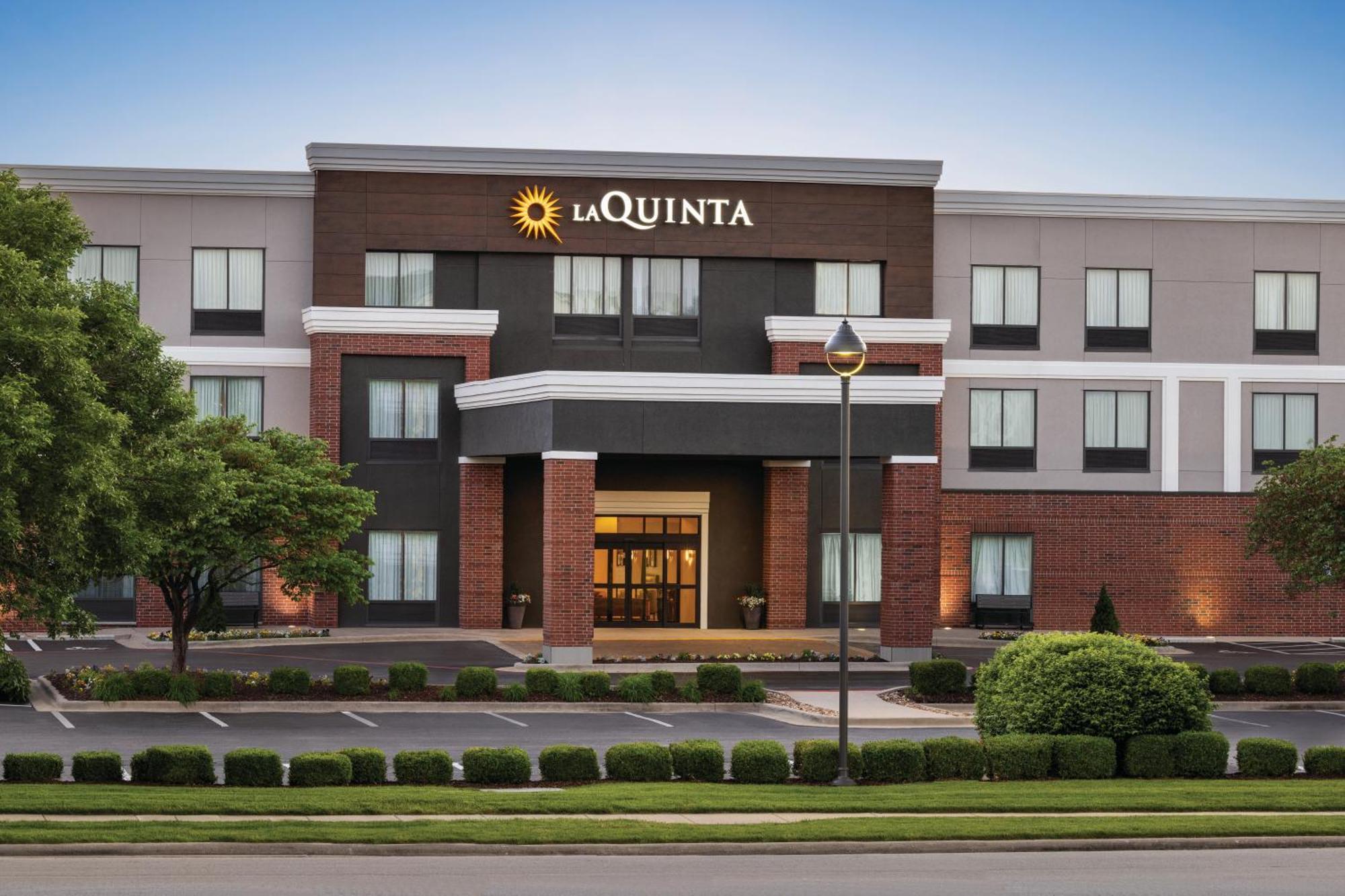 La Quinta By Wyndham Springfield Airport Plaza Hotell Exteriör bild